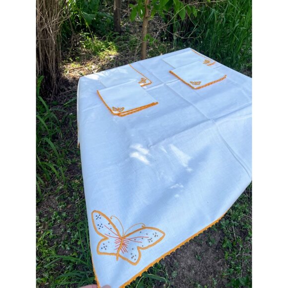 Vintage 1950s Cotton Tablecloth Napkin Set Embroidered Butterfly - Picture 2 of 15